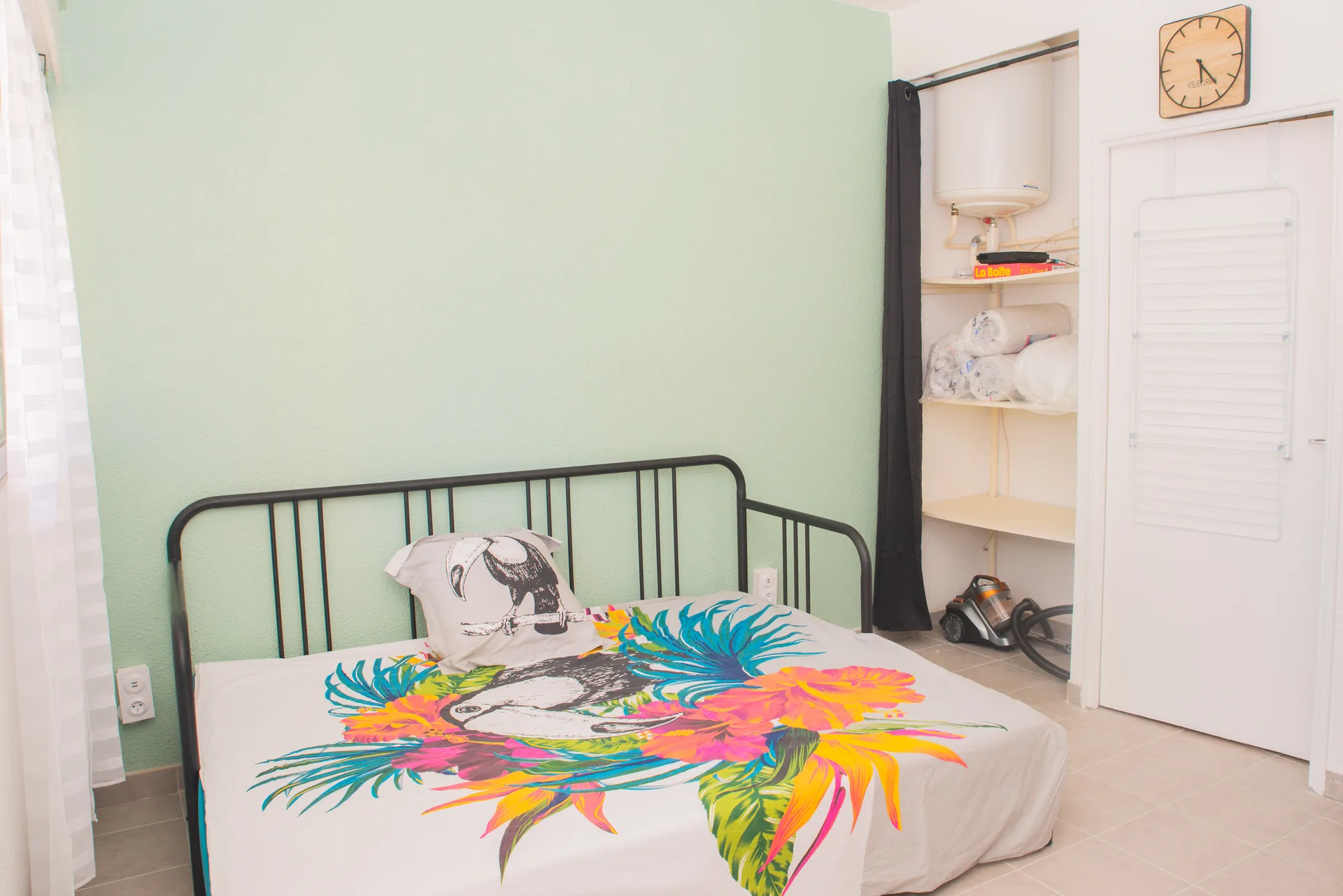 Chambre du Studio du Grazel avec lit double et climatisation