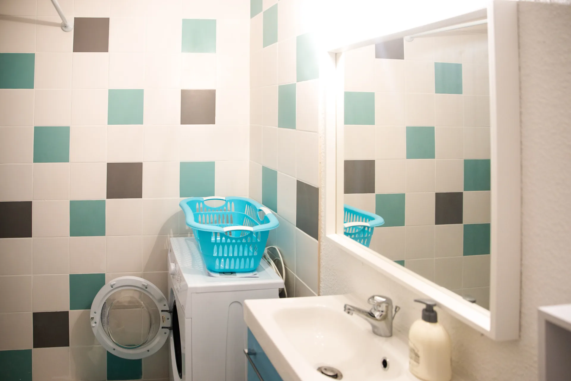 Salle de bain avec douche du Studio du Grazel